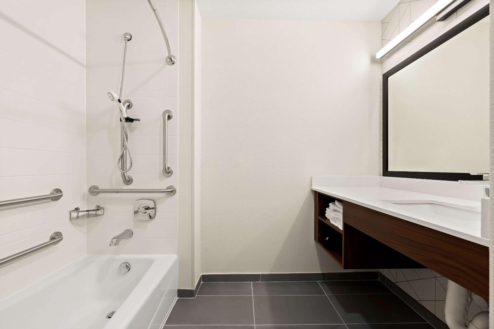 Everhome Suites Huntsville - Research Park ภายนอก รูปภาพ
